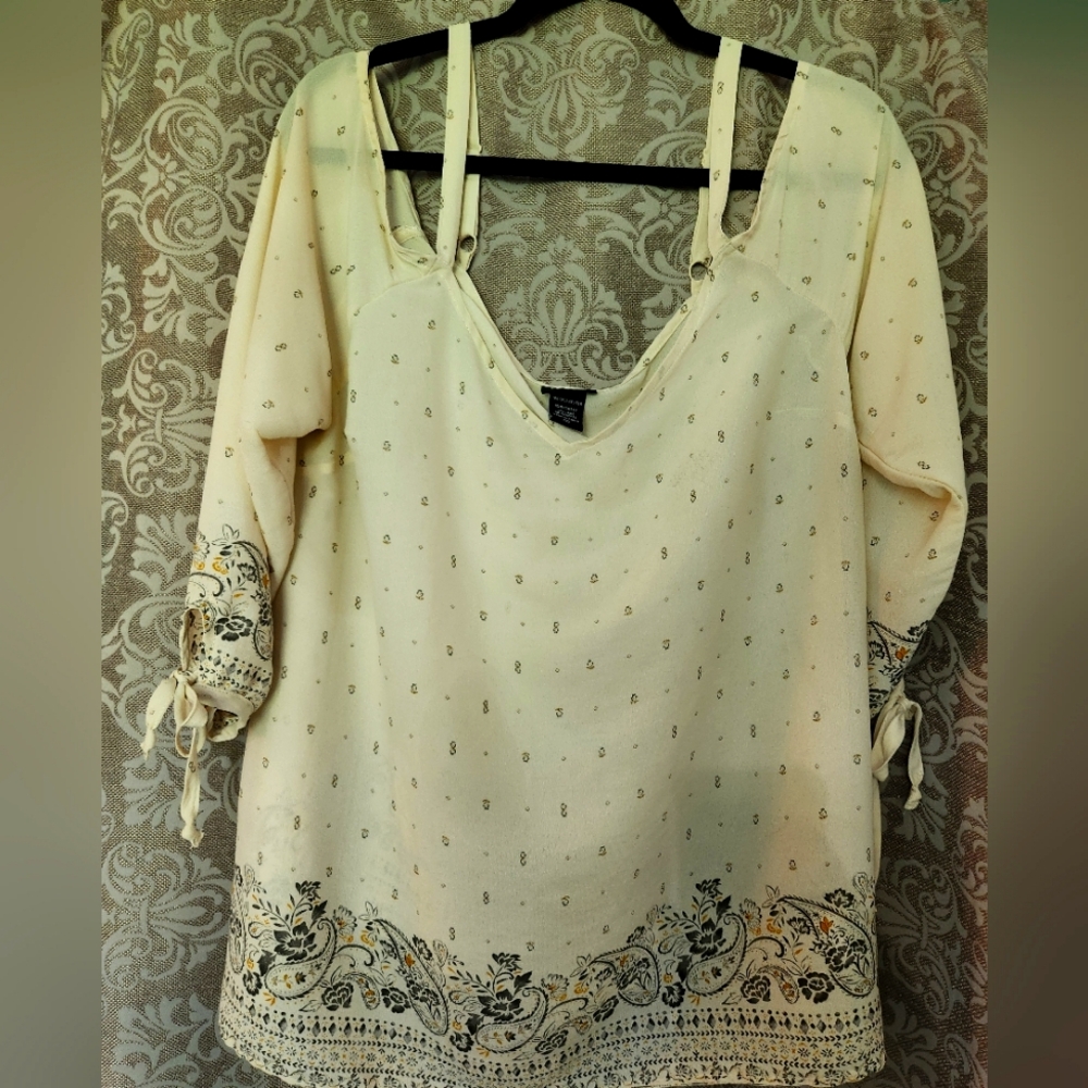 Torrid Cold Shoulder Top Size 00 (M/10)
